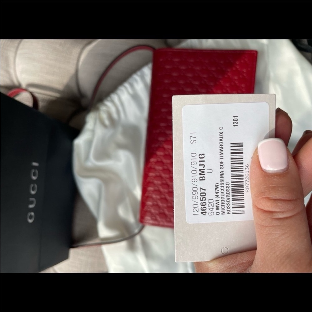 GUCCI Microguccissima Crossbody Wallet in Red - Picture 5 of 7